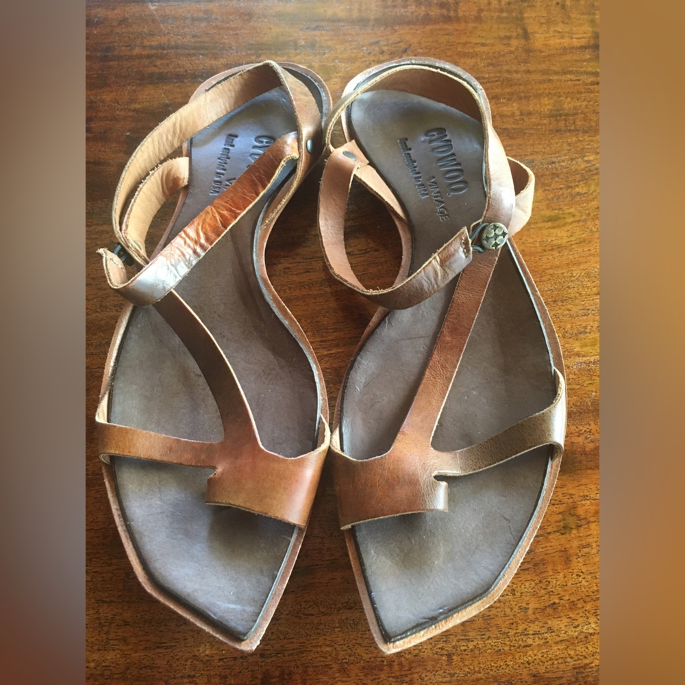 Cydwoq Brown Leather Flat Sandals - 38